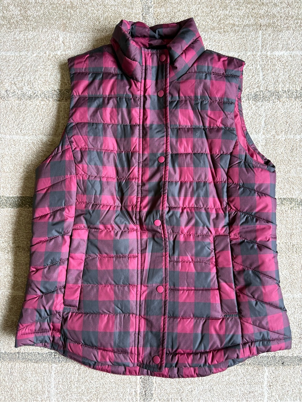 Gap red and black buffalo plaid quilted puffer warmest vest Fall 2015